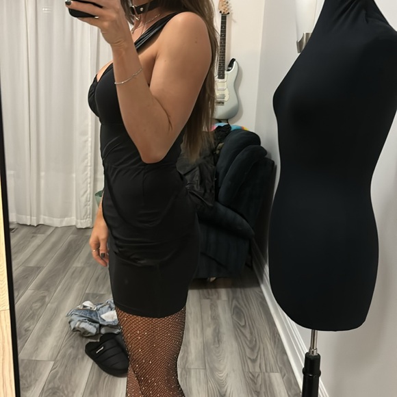 🖤Silence + Noise One Shoulder Dress - Picture 10 of 10